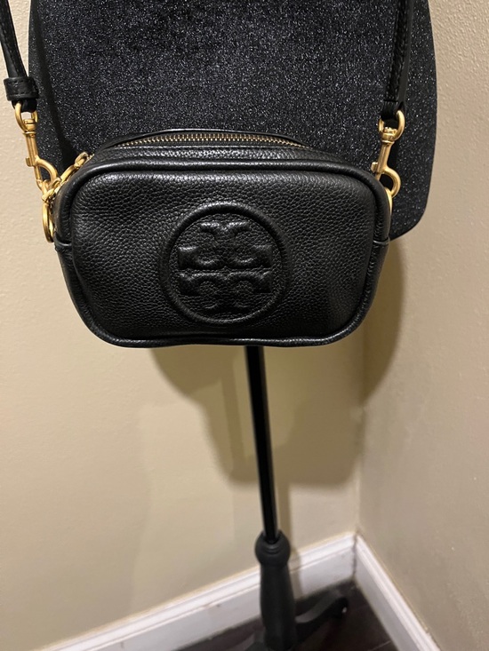 Tory Burch Handbags - Tory Burch Black Pebbled Leather Logo Camera Crossbody with Gold Hardware